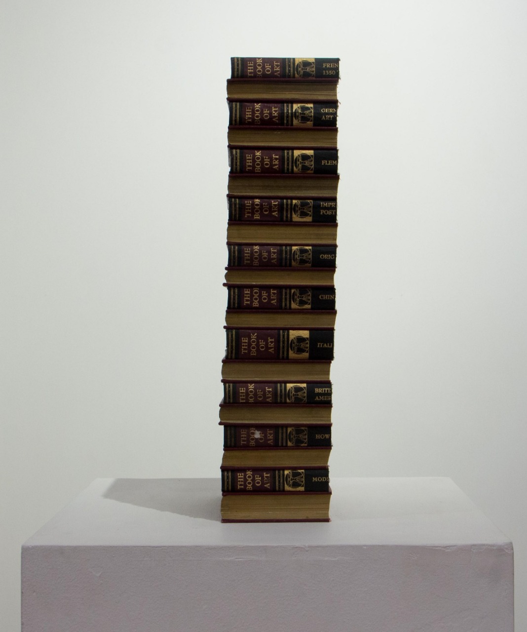 1/3 de la Historia, Sergio Zamora, 2018. Arte objeto, 12 x 52 x 22cm, livros.