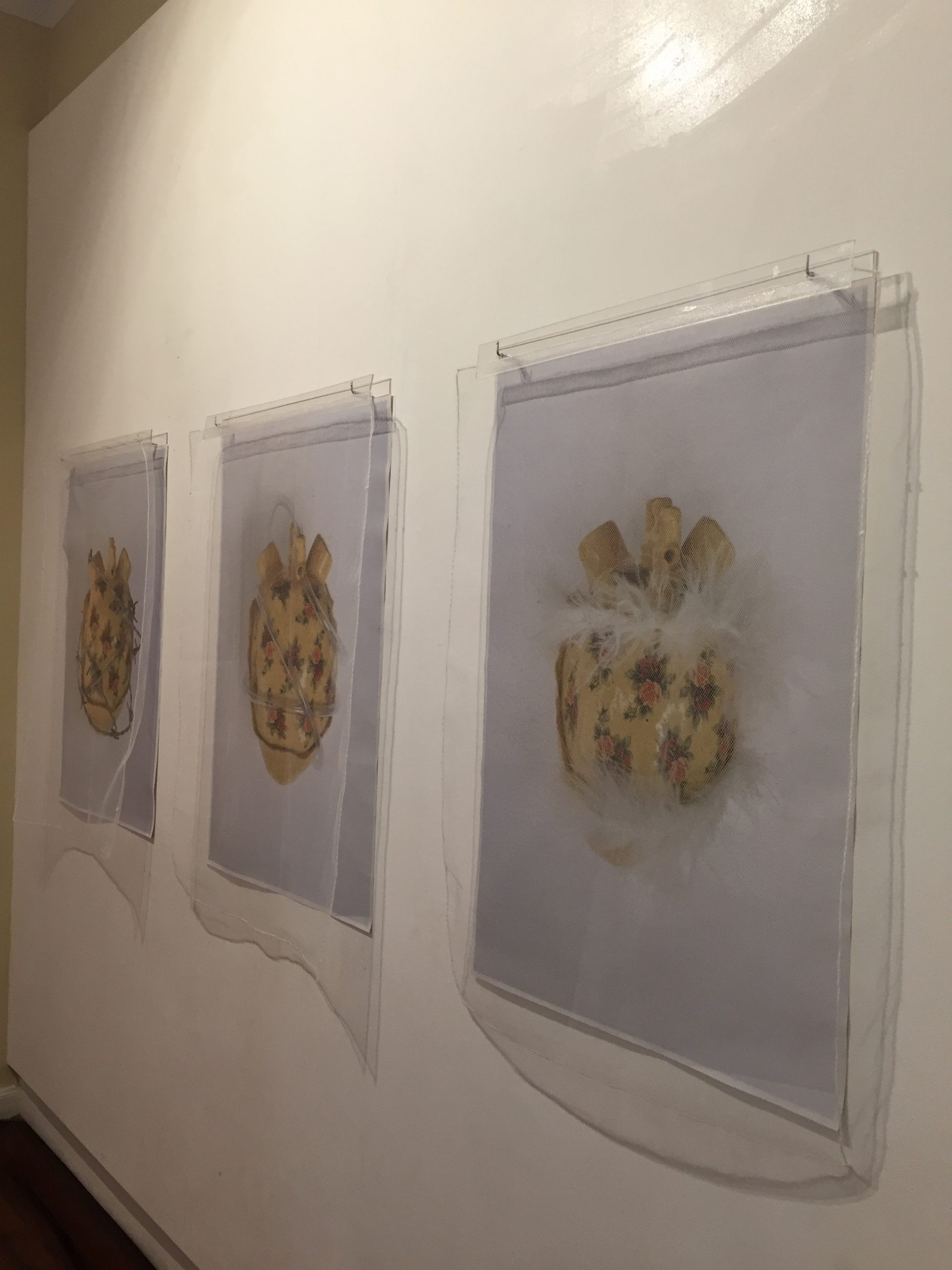 Exposição Íntimo Plural na Galeria do SESC em Itajaí. Registro fornecido pela artista. 