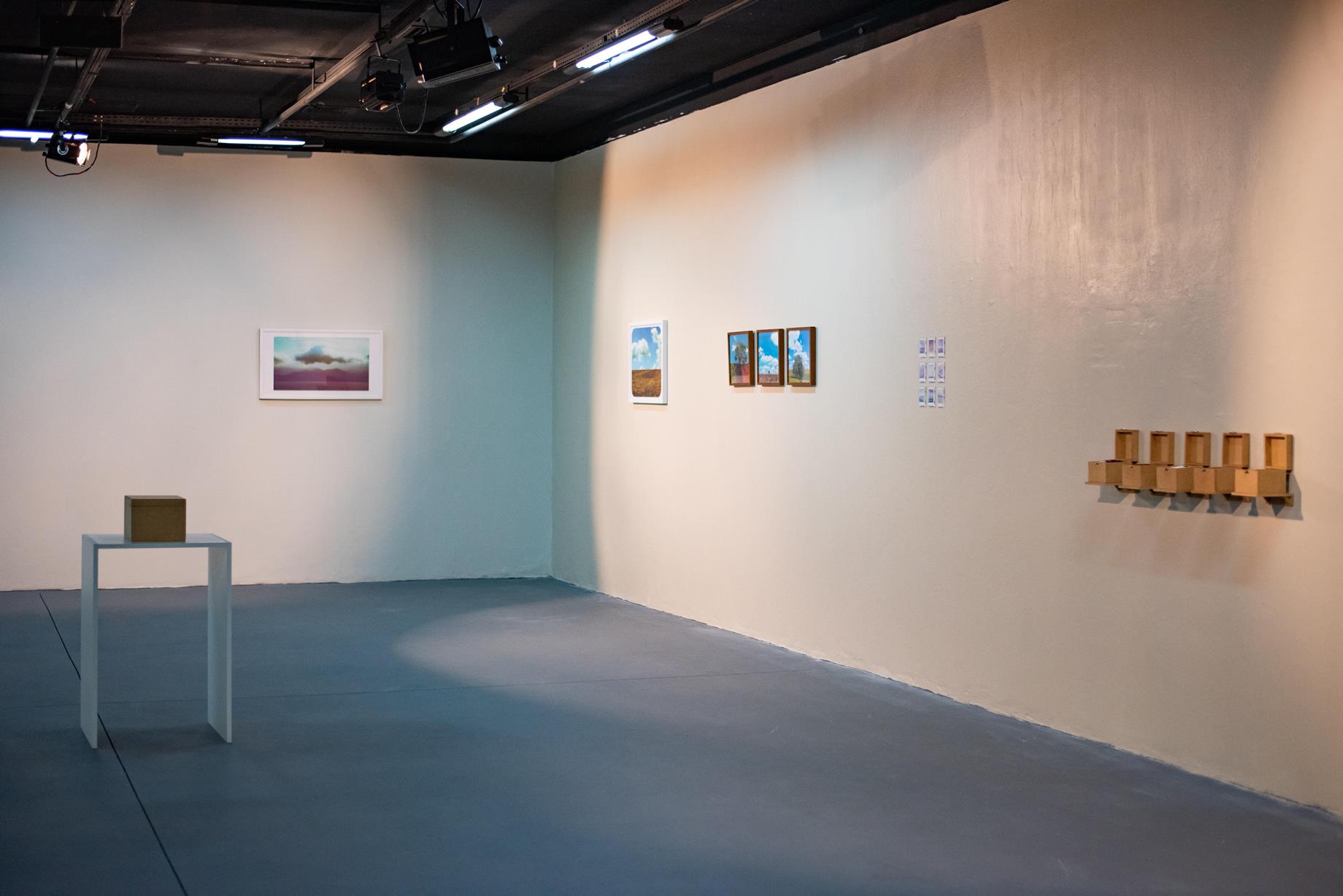 Exposição Ensaio sobre as nuvens na Galeria do SESC em Jaraguá do Sul. Registro fornecido pela artista.
