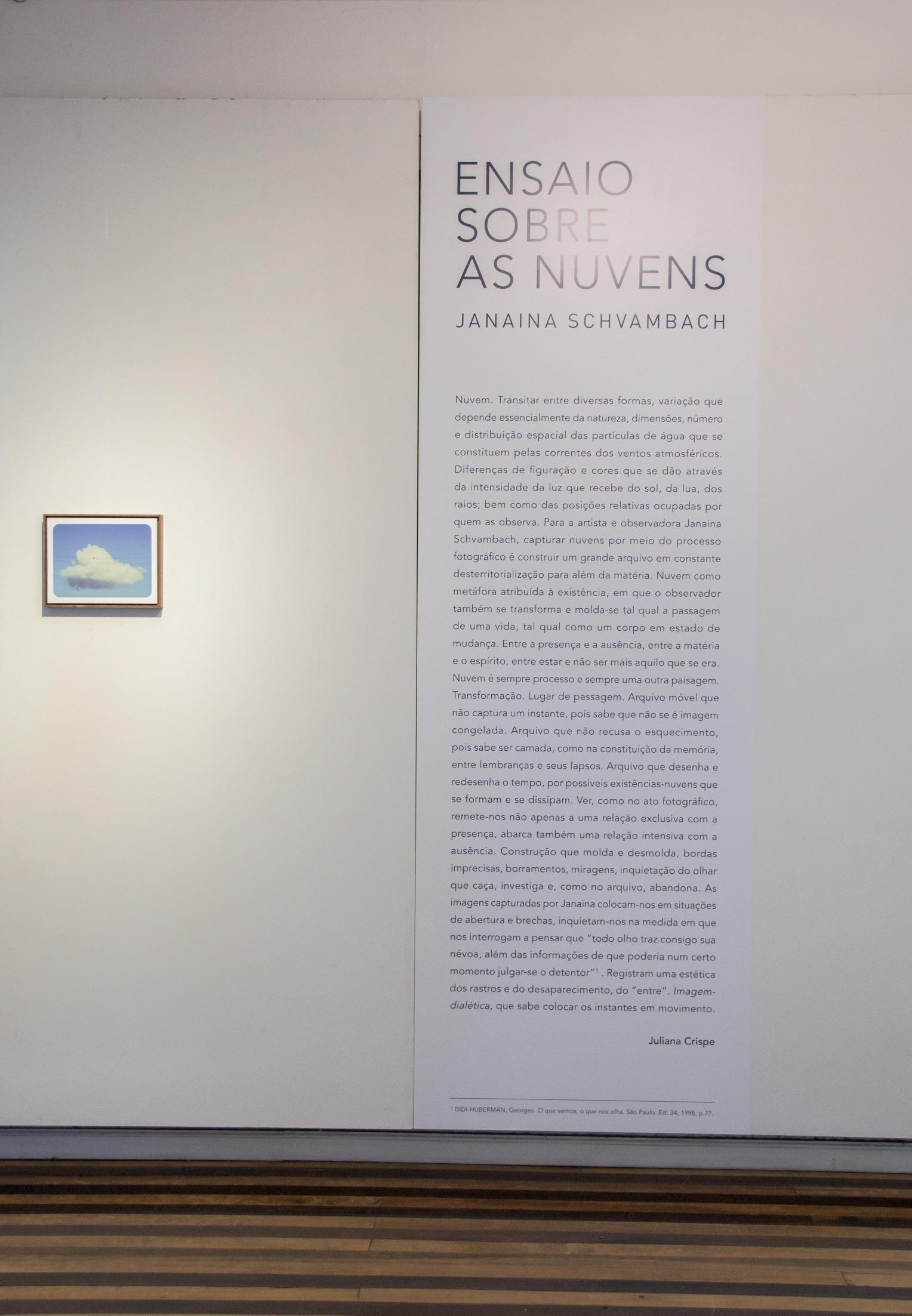 Exposição Ensaio sobre as nuvens, de Janaina Schvambach.