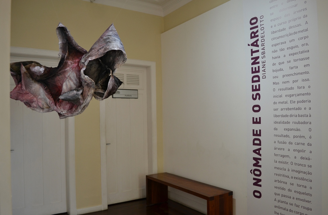 Exposição O nômade e o sedentário, de Diane Sbardelotto.