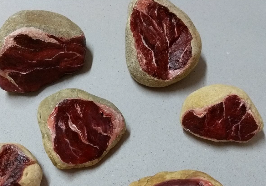 Série pedra carne, trabalho de Meg Tomio Roussenq