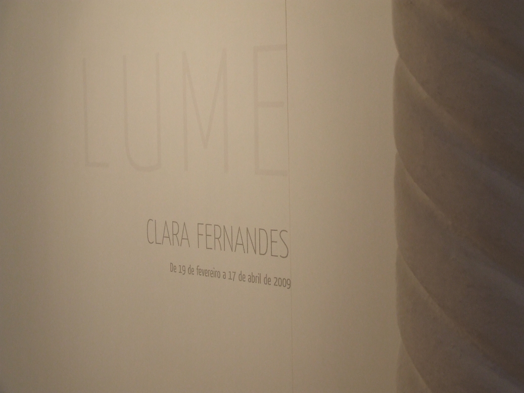 Exposição Lume, de Clara Fernandes. Fotografias por Monique Bens.