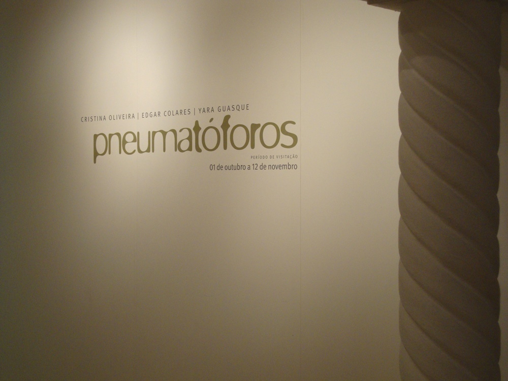 Exposição Pneumatóforos, de Cristina Oliveira, Edgar Colares e Yara Guasque. 
