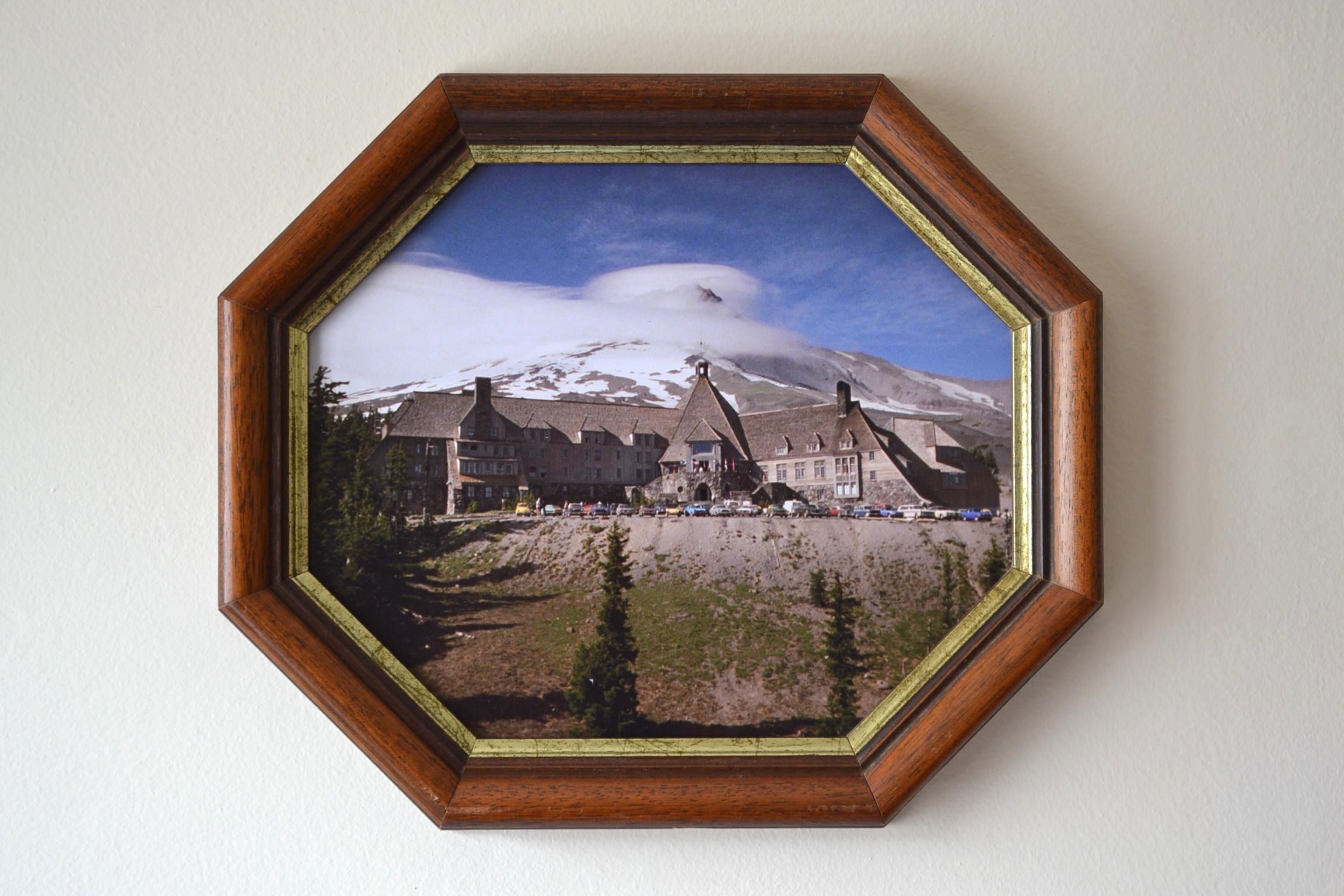 The Shining (série Still decorativo para hotéis), 2014. Fotografia e moldura, 31x27cm.