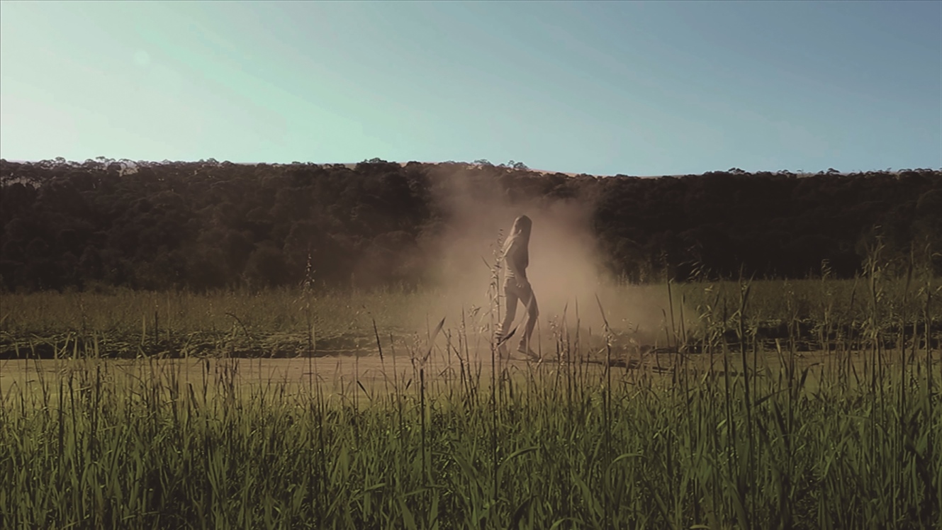 Ensaio sobre a poeira I, Fabíola Scaranto, 2014. Vídeo, 45seg (frame).